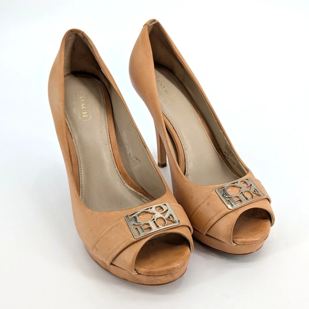 Coach‎ Aliya Tan Leather Peep Toe Platform Pumps Logo Buckle Size 7.5B Millenial